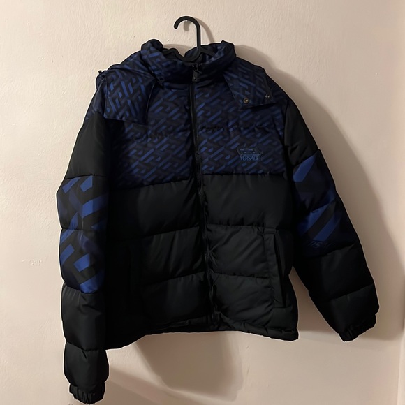 Versace men’s La Greca Medusa logo monogram down filled puffer jacket NEW - Picture 5 of 10